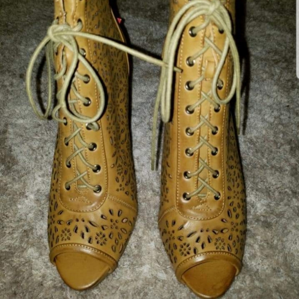Ankle boots